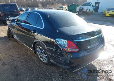 2018 Mercedes-Benz C 300 из США, поврежденный, VIN 55SWF4JB1JU239297